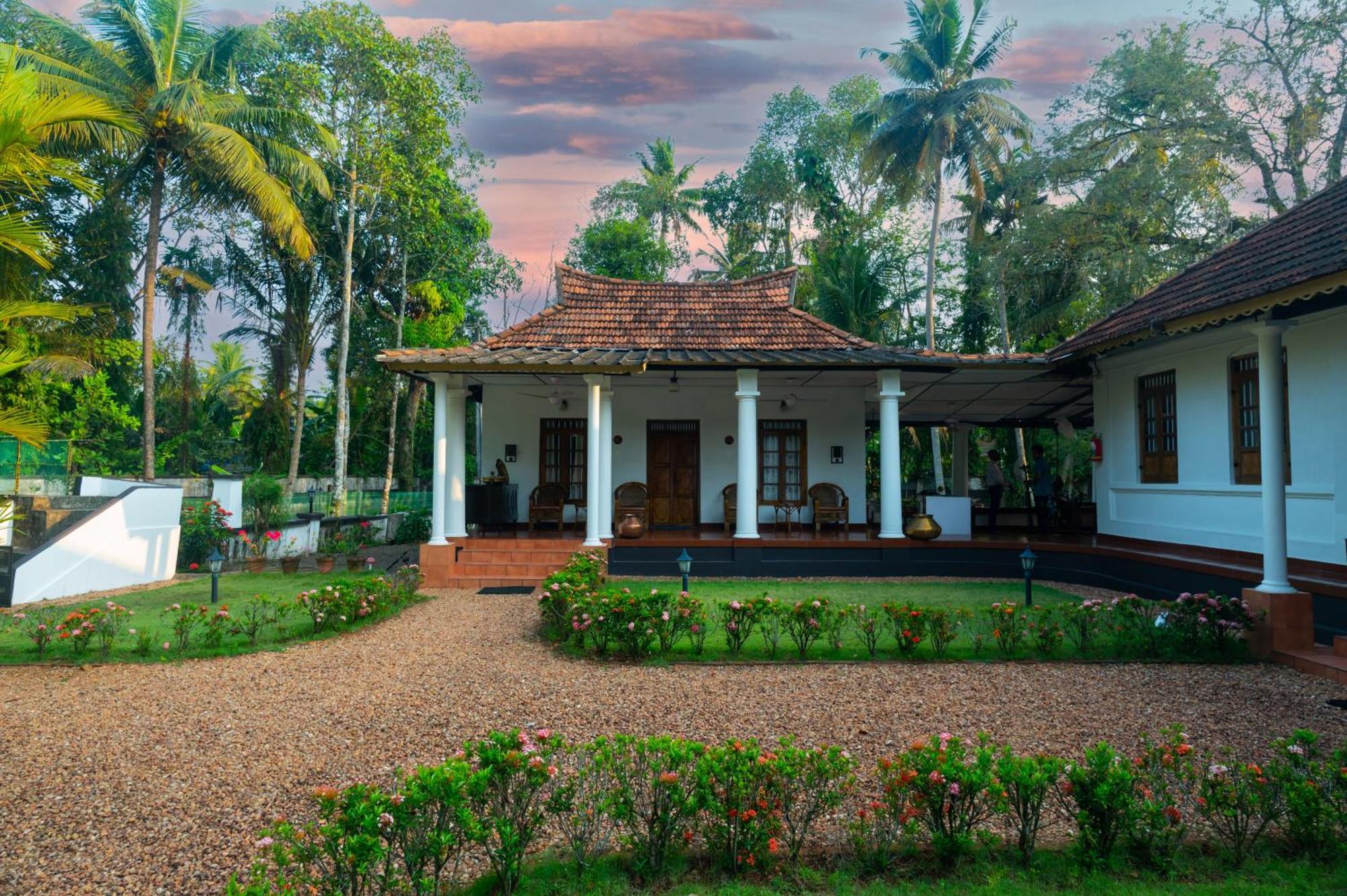 Babira Brookside Heritage Resort كوماراكوم المظهر الخارجي الصورة