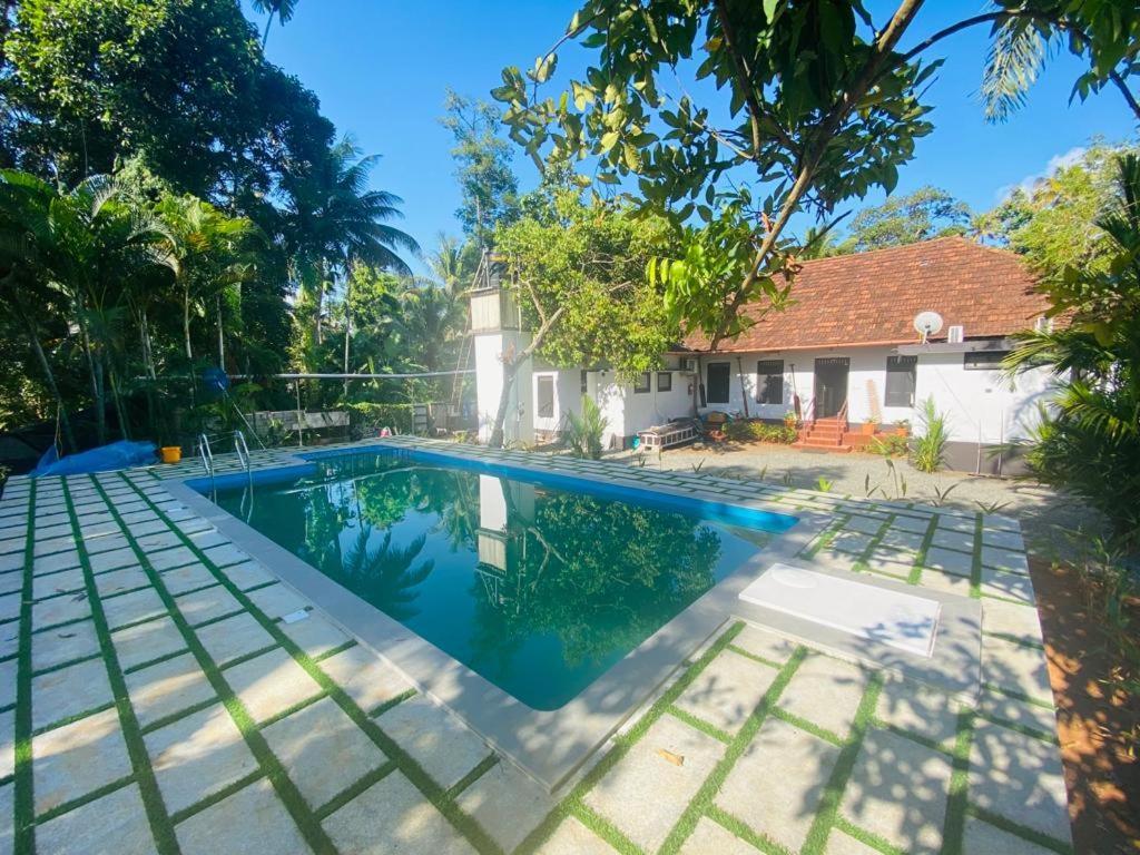 Babira Brookside Heritage Resort كوماراكوم المظهر الخارجي الصورة