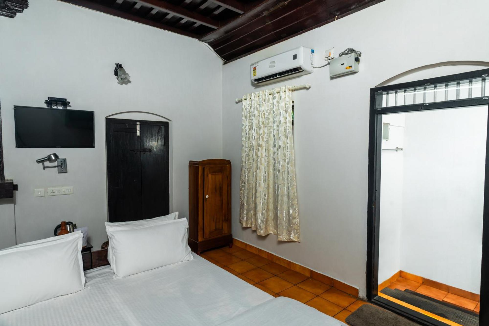 Babira Brookside Heritage Resort كوماراكوم المظهر الخارجي الصورة