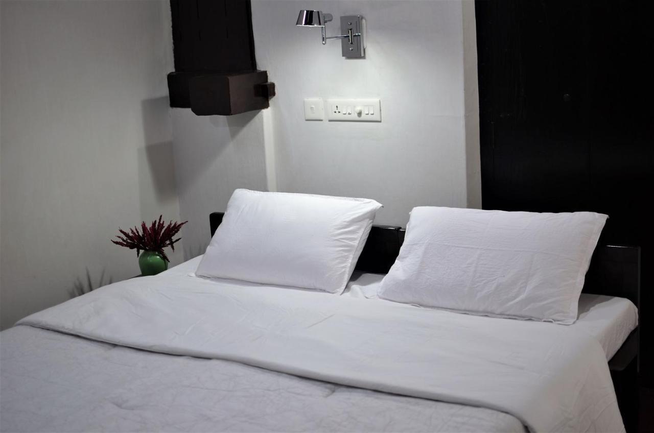 Babira Brookside Heritage Resort كوماراكوم المظهر الخارجي الصورة